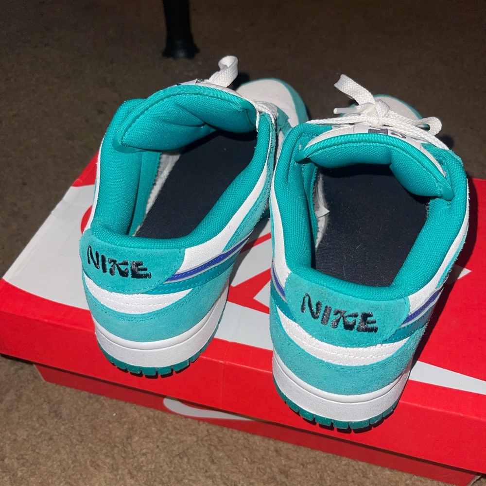 Nike low top dunks - Picture 1 of 5